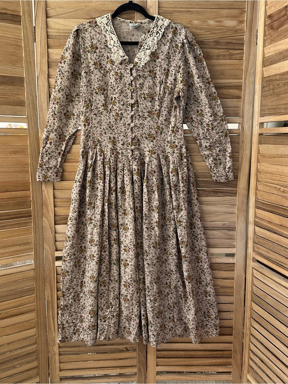 Laure Ashley Vintage Floral Lace Collar Midi Dress in beige size 8